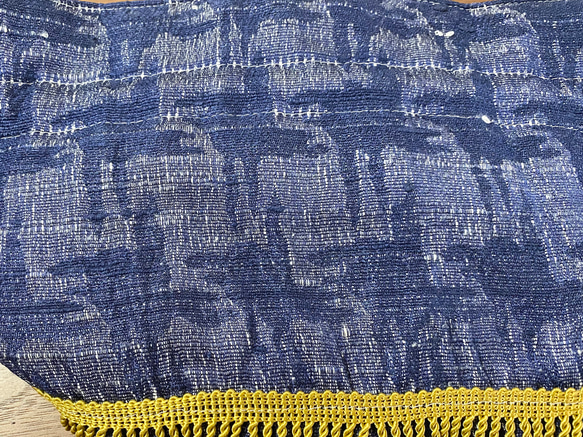 ヴィンテージシルク生地を使用した 丸巾着  紺 カラシ色のフリンジ 付き 7枚目の画像