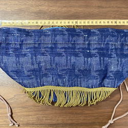 ヴィンテージシルク生地を使用した 丸巾着  紺 カラシ色のフリンジ 付き 8枚目の画像