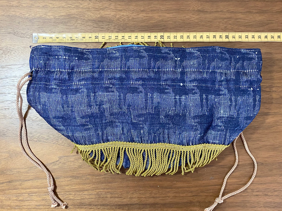 ヴィンテージシルク生地を使用した 丸巾着  紺 カラシ色のフリンジ 付き 8枚目の画像