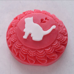 【石鹸彫刻】ソープカービング　猫ちゃんシリーズ（赤ピンク） 3枚目の画像