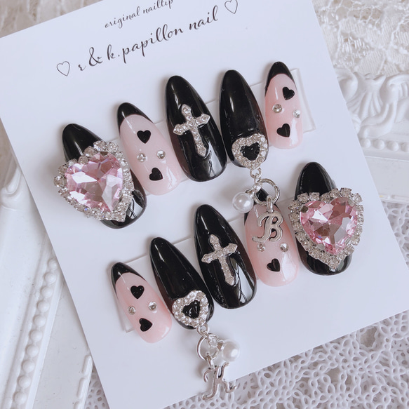 ネイルチップ 地雷ネイル デカハートビジュー＆イニシャルチャーム  