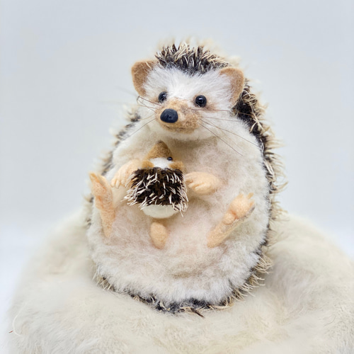 羊毛フェルト ハリネズミ 大人サイズ 仰向けポーズ 羊毛フェルト