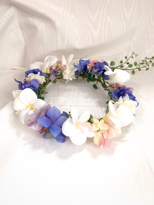 【完成品】花冠  ブルー&紫あじさいとプルメリア ボリュームタイプ 1枚目の画像