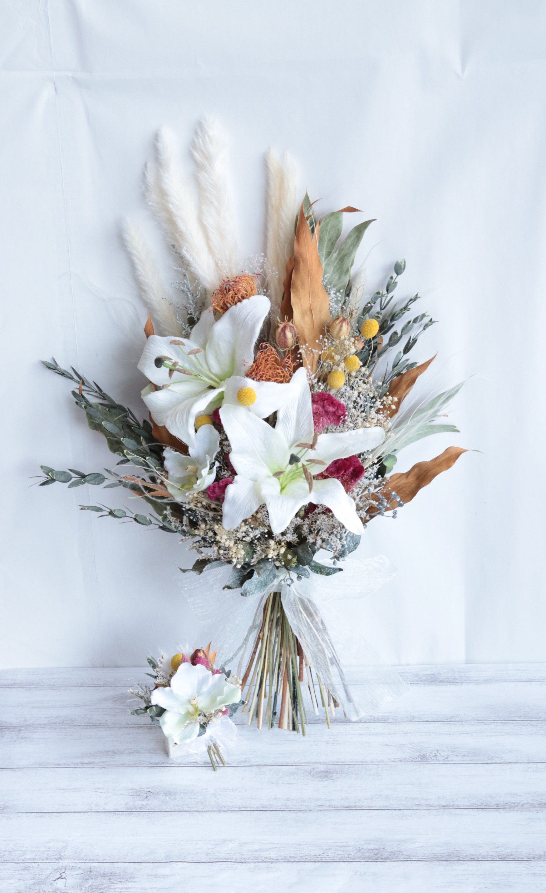 カサブランカとピンクッションの大きめクラッチブーケ&ブートニア２点セット＊プリザーブドフラワー・ドライフラワー