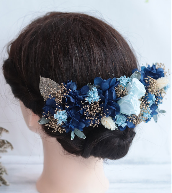 【ショートヘアさんにも】ブルー&ゴールドのミニバラ+パールシャワーのハーフ花冠＊ショートさんにも◎プリザーブドフラワー 2枚目の画像