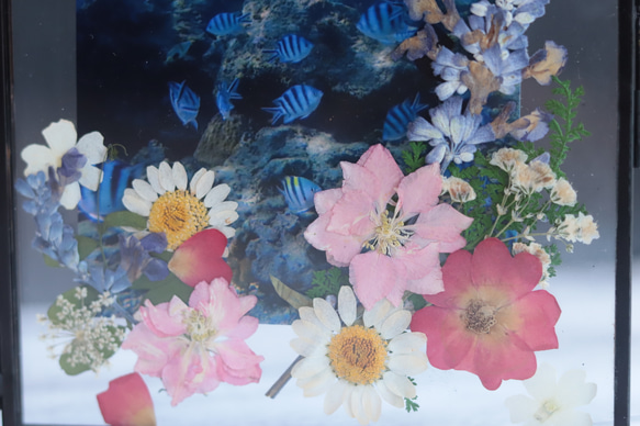 【手作りキット&選べるラベル】アイアンフレームの押花フォトフレーム“ミニバラと野花”＊ウェルカムボード・誕生日・母の日 7枚目の画像
