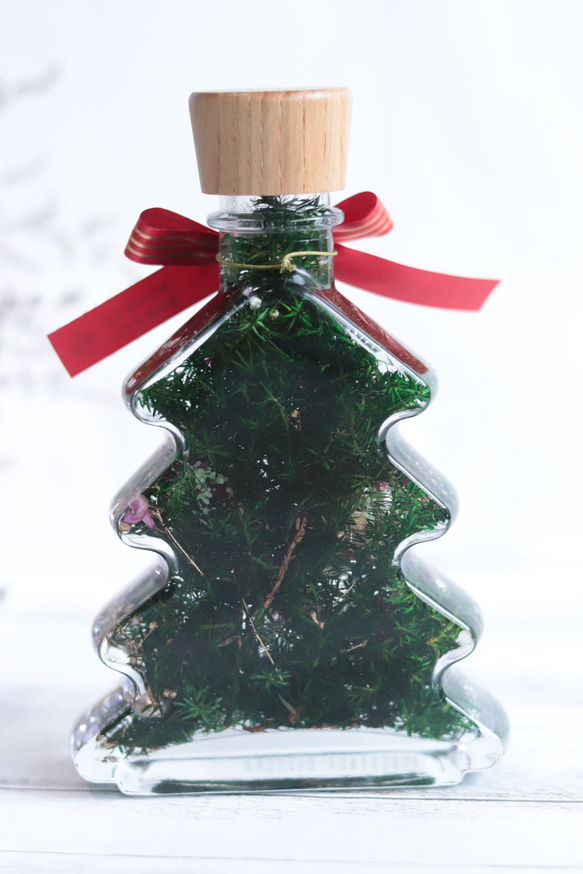 【名入れ&選べるメッセージリボン】蓄光ガラス玉入りクリスマスツリー＊ハーバリウム 5枚目の画像