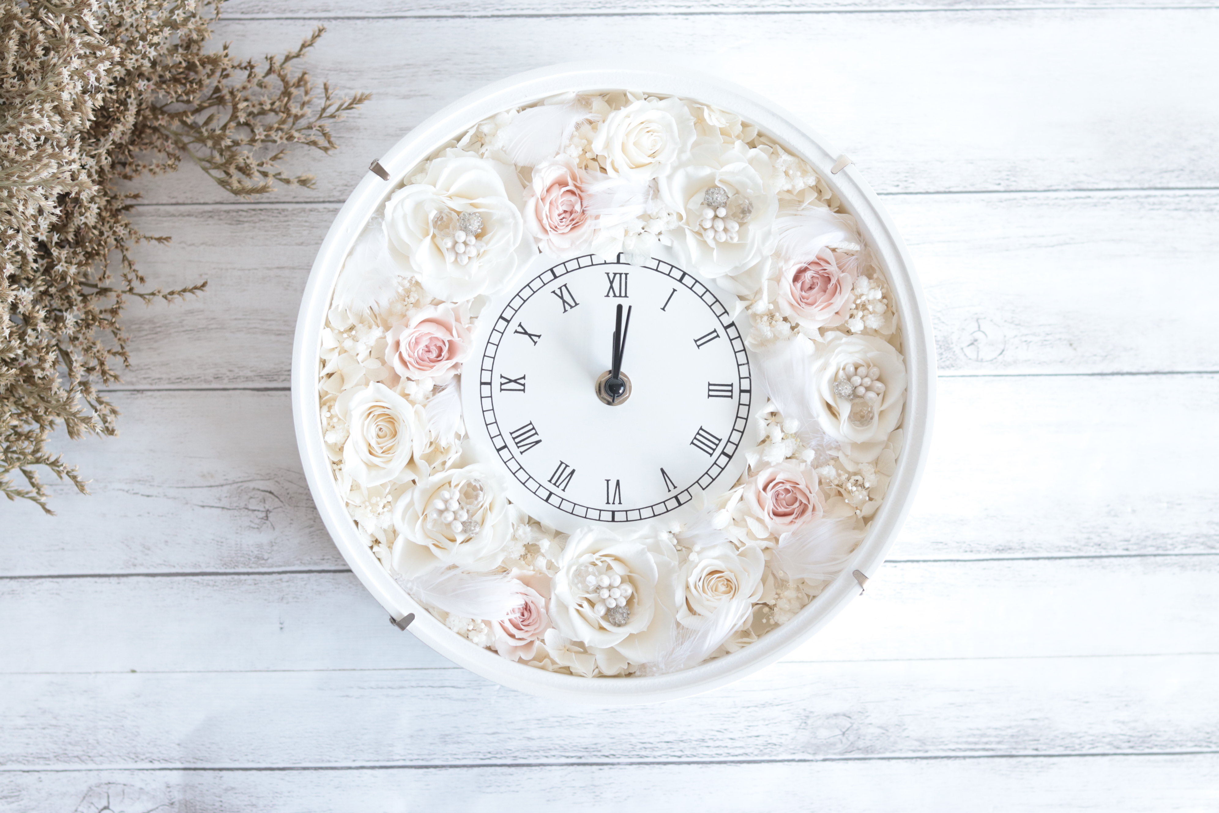 無料ラッピング付＊パールホワイト×チェリーピンク×フェザー花時計＊プリザーブド＊結婚･誕生日 13,800円