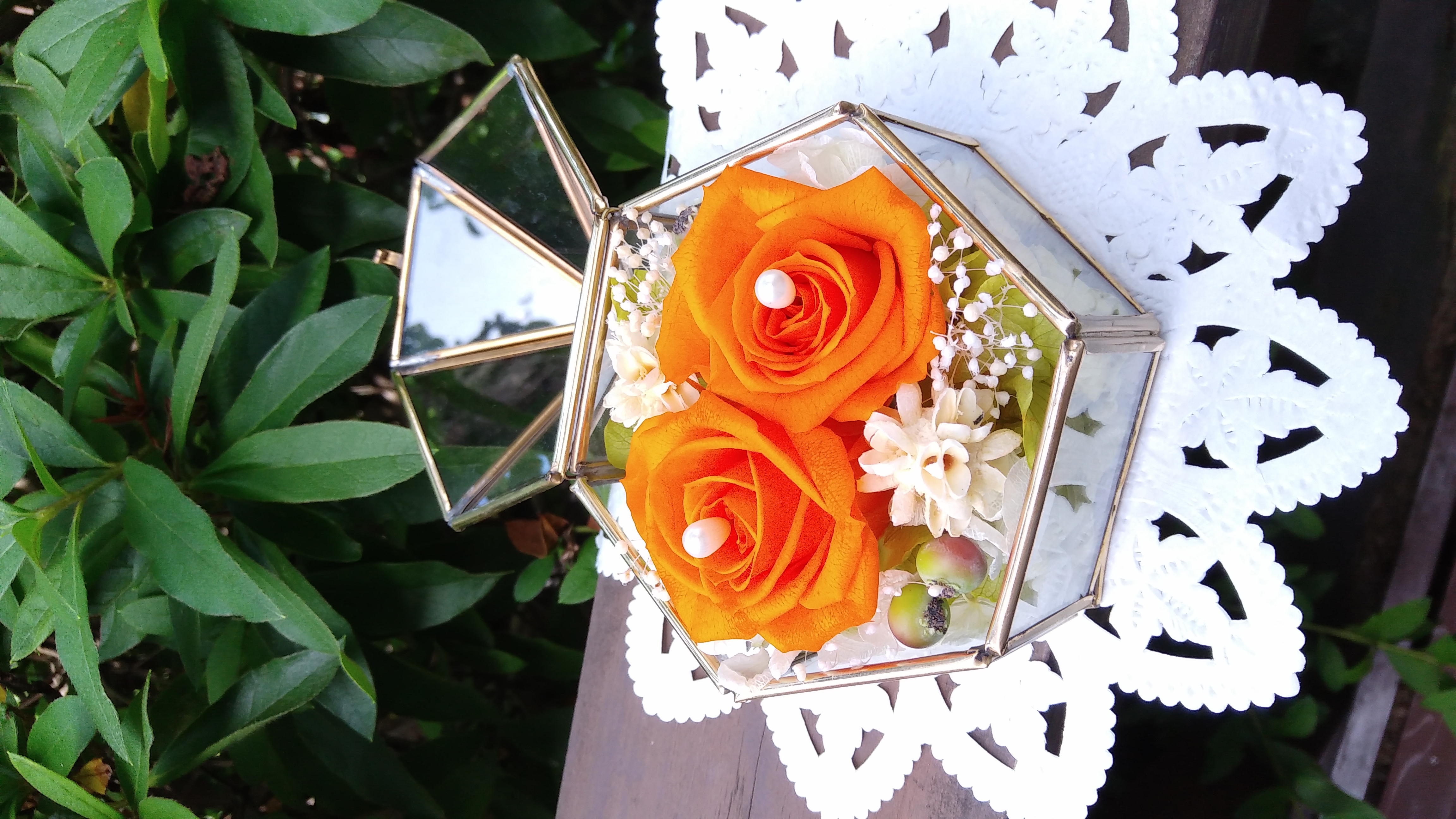 【カラーオーダーOK】“フルーティオレンジ＆ナチュラルグリーン”のテント型アンティークガラスケースのリングピロー（M） 4,904円