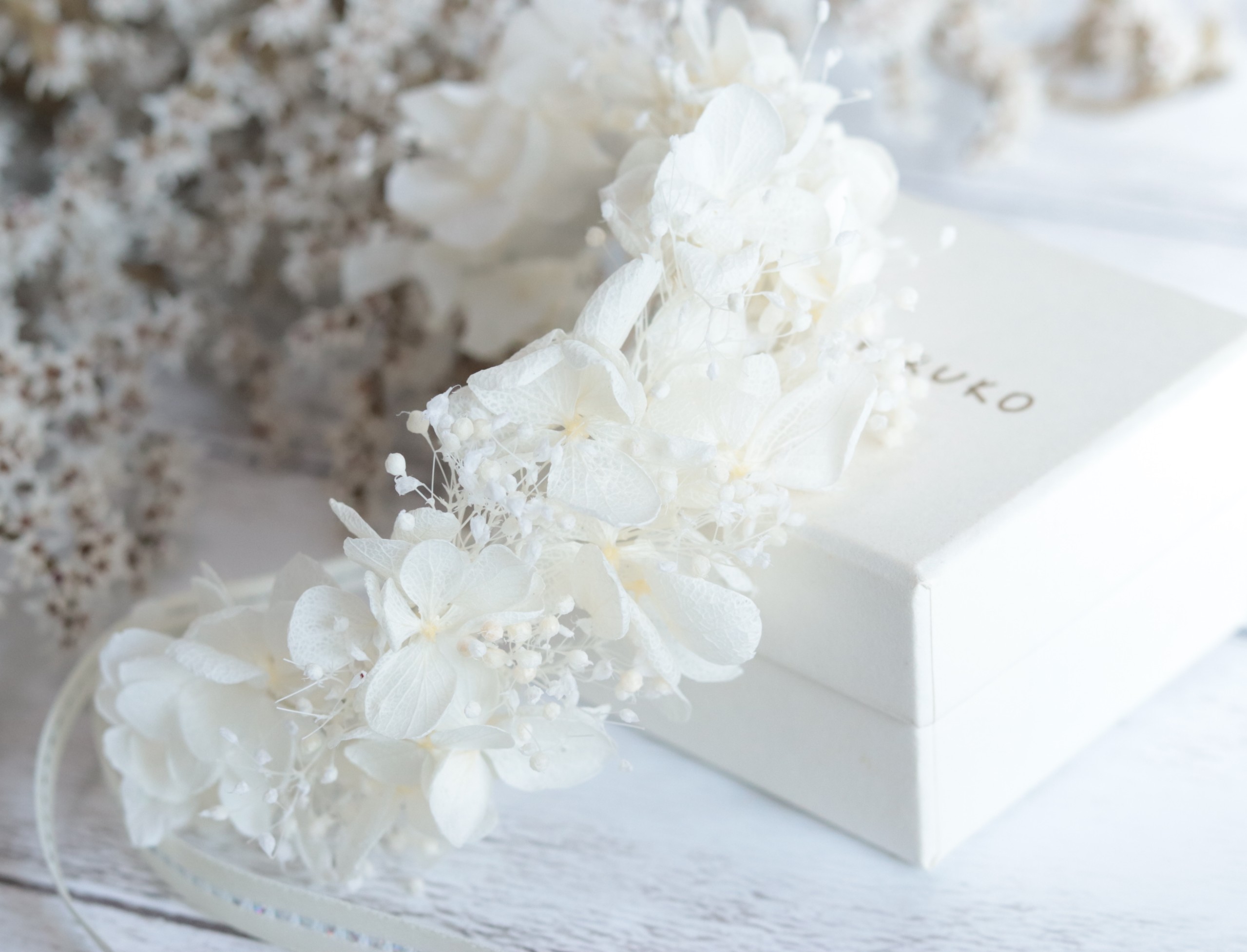 【カラーオーダーＯＫ】華奢な花冠&リストレット～霞みそうとアジサイ～＊アンティークホワイト＊プリザーブドフラワー