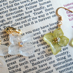 玻璃花由良 2. 耳環&amp;耳環 *白色繡球花 *也適合作為禮物◎ 第1張的照片