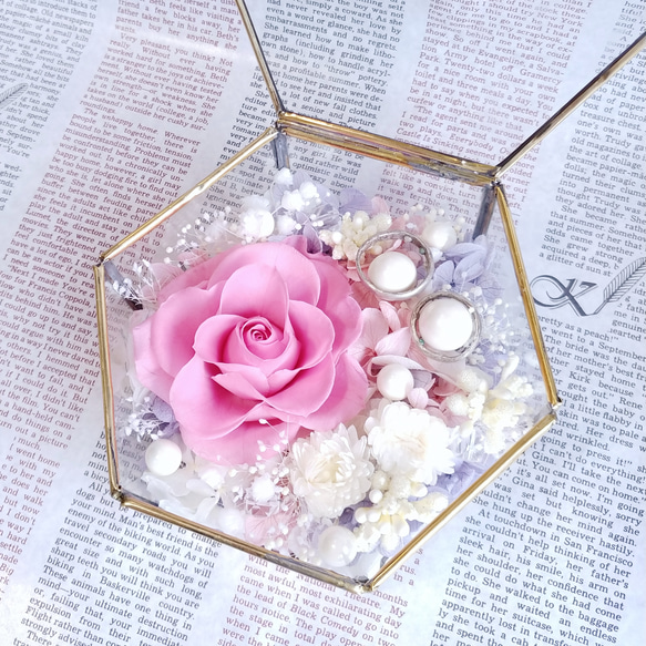 一輪のバラのアンティークガラス＊ローズピンクのリングピローＭサイズ 2枚目の画像