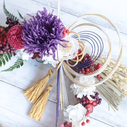 大輪の菊と白金の大きめしめ飾り＊プリザーブドフラワー＊お正月