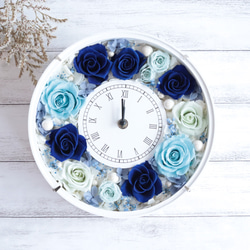 ブルー&ホワイトの丸型花時計＊プリザーブドフラワー＊結婚・誕生日・お祝い・ギフト 1枚目の画像