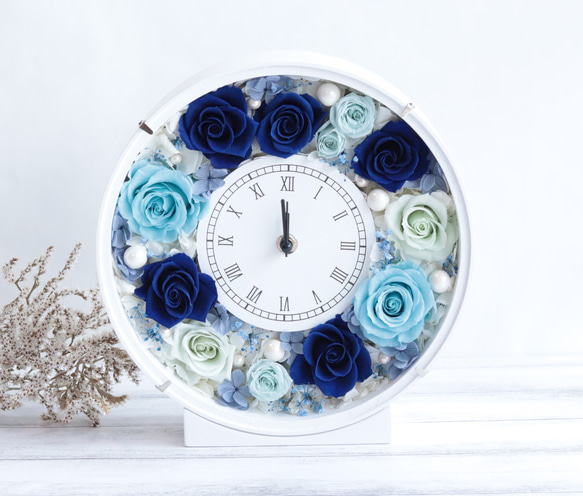 ブルー&ホワイトの丸型花時計＊プリザーブドフラワー＊結婚・誕生日・お祝い・ギフト 2枚目の画像
