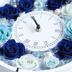 ブルー&ホワイトの丸型花時計＊プリザーブドフラワー＊結婚・誕生日・お祝い・ギフト 5枚目の画像