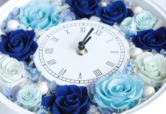 ブルー&ホワイトの丸型花時計＊プリザーブドフラワー＊結婚・誕生日・お祝い・ギフト 6枚目の画像