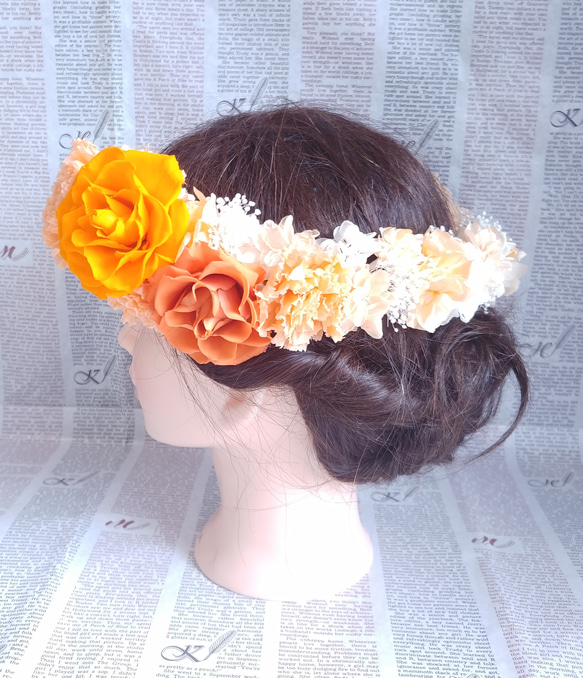 バラとカーネーションの花冠～アプリコットオレンジ～リストレット・ブートニアもオーダーＯＫ＊プリザーブドフラワー 2枚目の画像