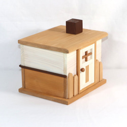 マスクケース　木製　かわいいお家（小）（オフホワイト＆カーキ） 4枚目の画像