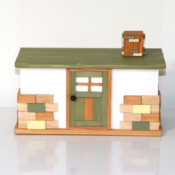 マスクケース　木製　かわいいお家（レンガ作り風）（グラスグリーン) 2枚目の画像