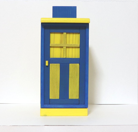 かわいい扉の木製ティッシュケース（ブルー＆イエロー） 1枚目の画像