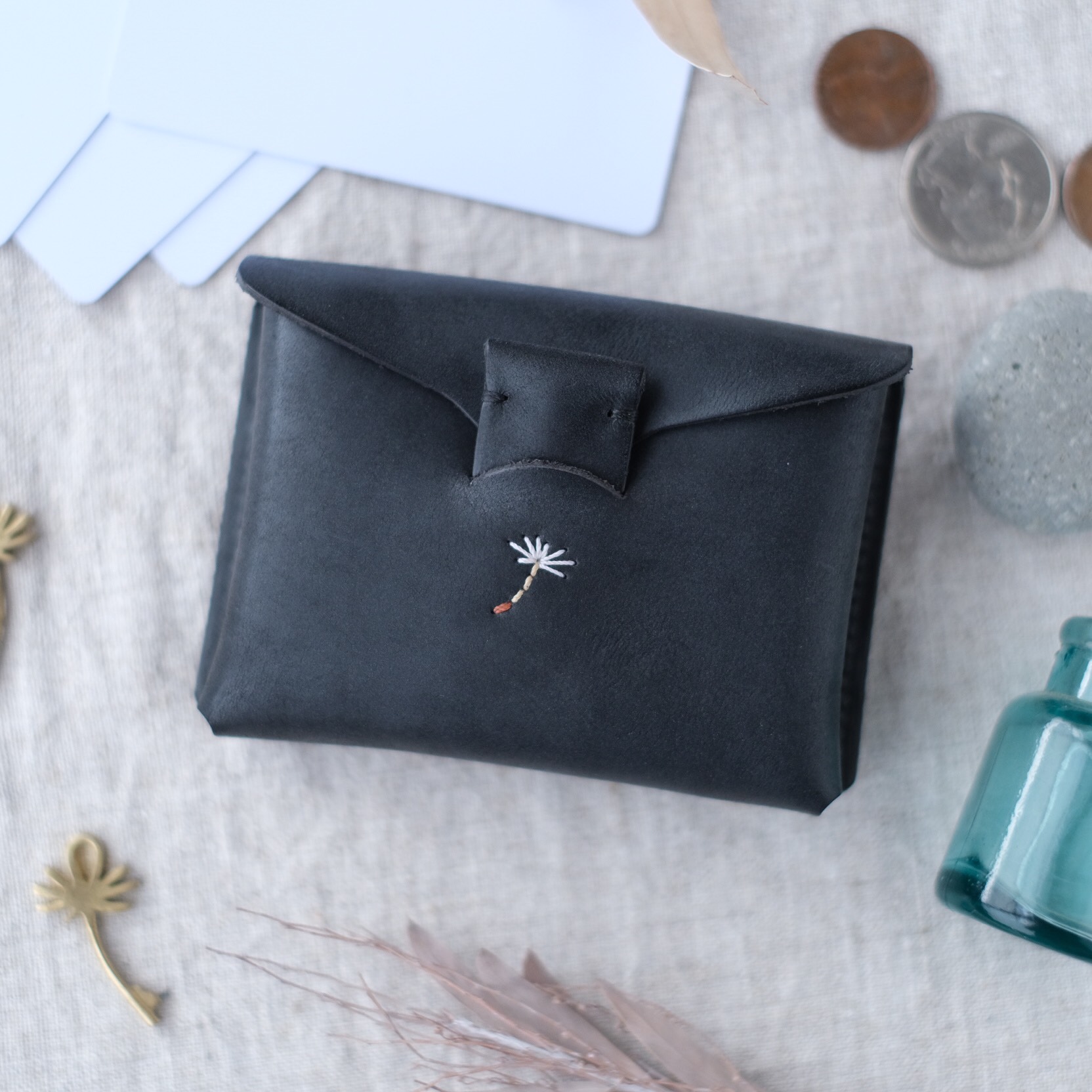 綿毛 刺繍 引き出す カードケース ブラック