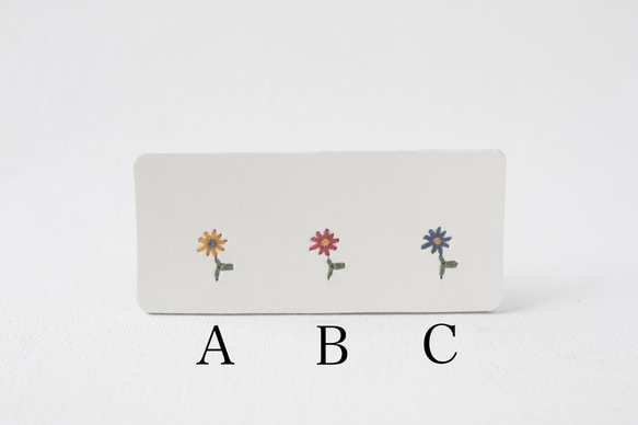 クリアマスクケース PVC 本革 ループ革パーツ  花の刺繍 オフホワイト 3枚目の画像