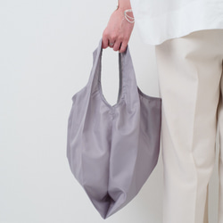 ✧柔和的顏色 ✧可以折疊成購物袋類型/卡片尺寸的智能環保袋 ✧灰色 第3張的照片