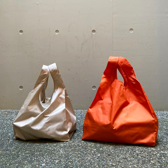 ✧再次上架/新色 ✧可折疊成塑膠袋型/卡片尺寸的智慧環保袋 ✧S 尺寸 第7張的照片