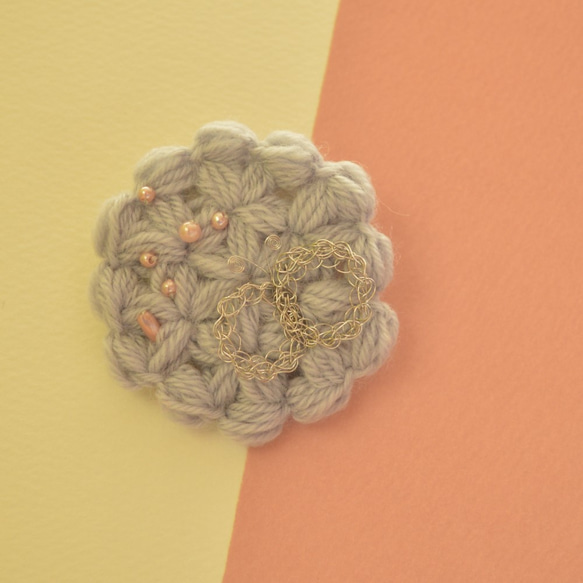花とちょうのブローチ　スカイ 1枚目の画像