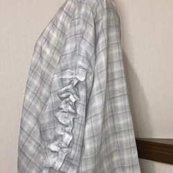 8月セール   ラグランフリルつき袖プルオーバー 3枚目の画像
