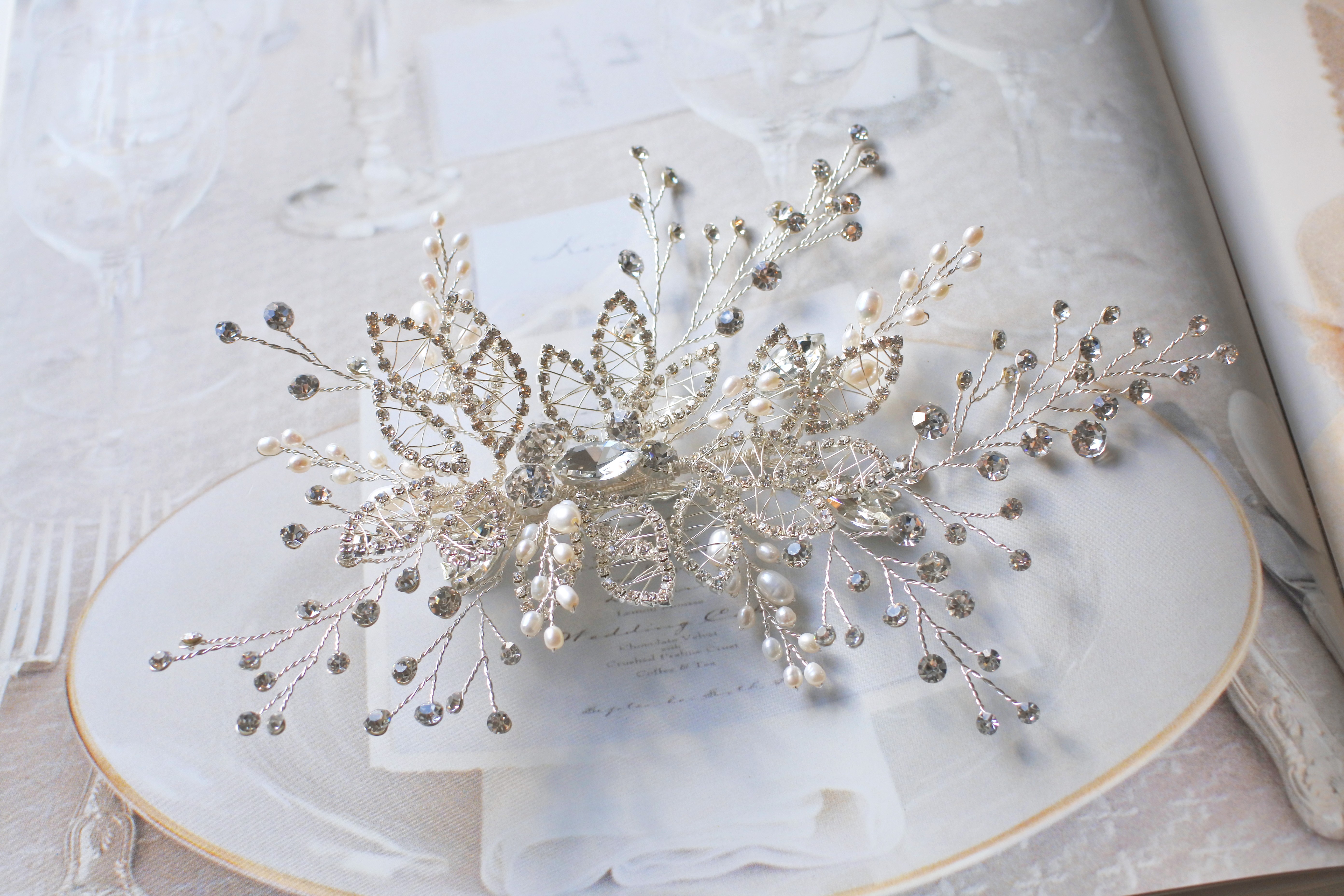 ヘッドドレス 結婚式　花嫁 ヘアアクセサリー ヘッドアクセサリー ウェディング ブライダル　フラワー　リーフ　小枝