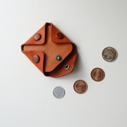 革くるみボタンの４ボタンスクエアコインケース 小銭入れ　イタリアンレザー プエブロ 牛革  オレンジ 1枚目の画像