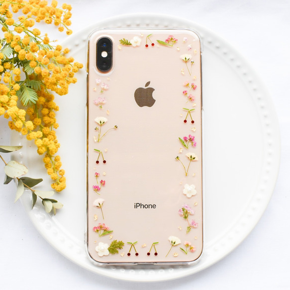 かすみ草とさくらんぼのスマホケース 全機種対応 iPhoneケース 11/11pro/11proMax 押し花 1枚目の画像