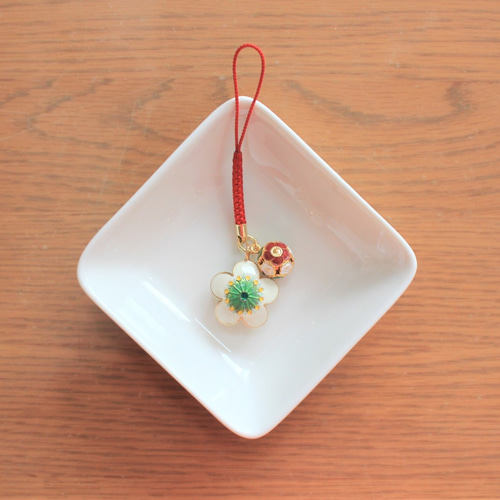 受注後製作】W鈴のストラップ 梅花×ミニ梅鈴 白 携帯ストラップ ginako