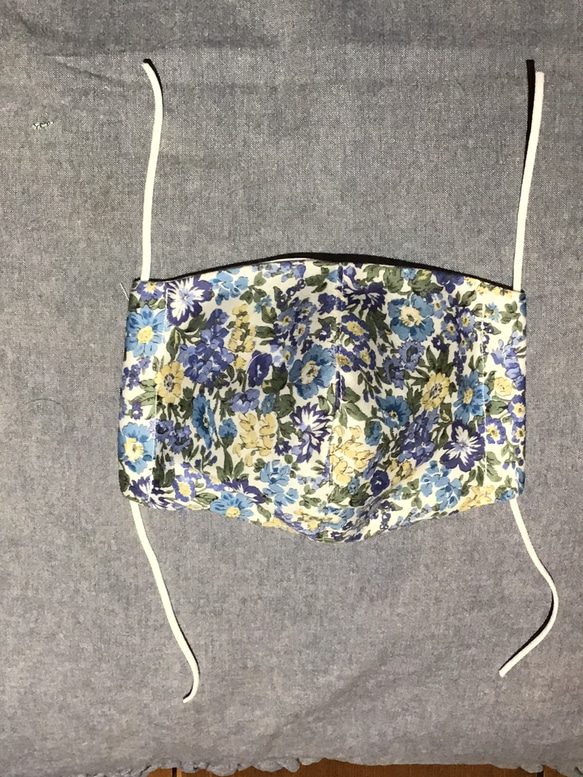 LibertyPrintの立体マスクインナー2枚とゴム付き 1枚目の画像