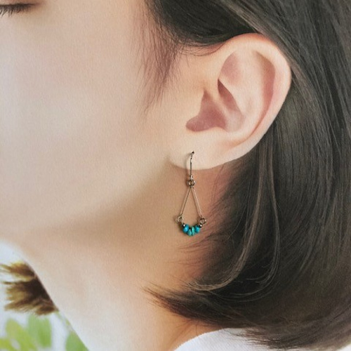 さざれターコイズ ブランコピアス/チタンポスト/樹脂ノンホール  