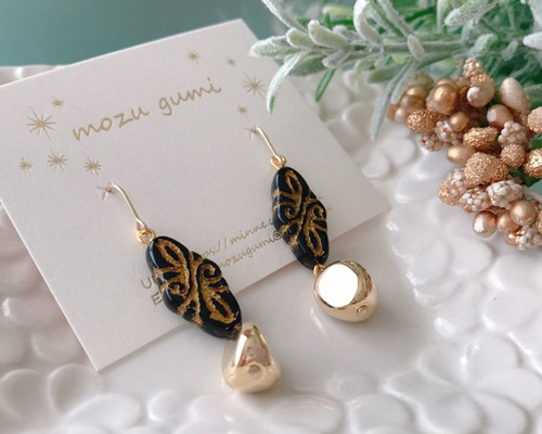 チェコビーズ×CCBビーズのピアス or イヤリング（ブラック×ゴールド