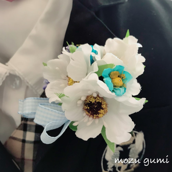 【お子様用】白のお花のコサージュ 2枚目の画像