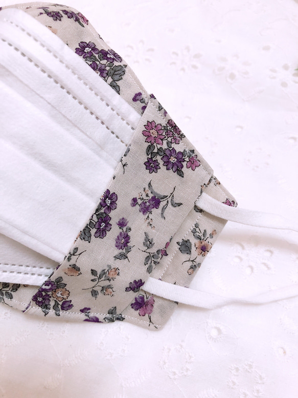 春、不織布が見える立体マスクカバー‼息のしやすい型！︎綺麗な紫色の小花柄！ 2枚目の画像