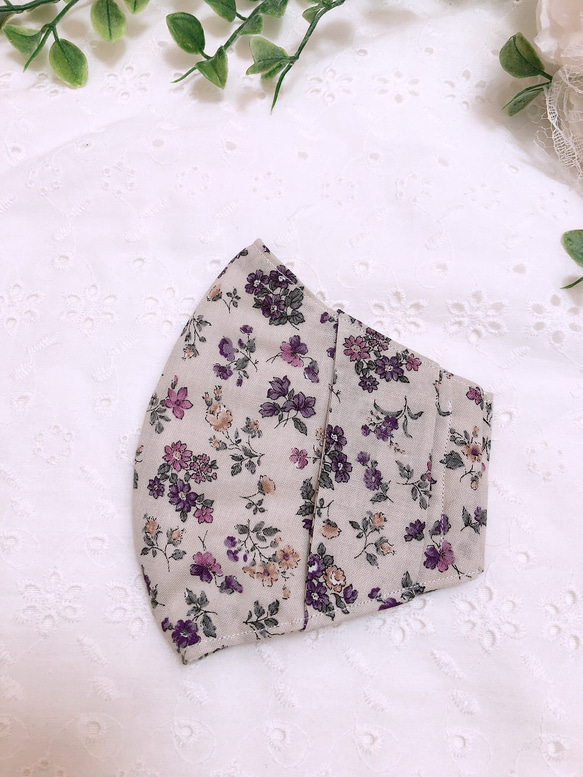 春、不織布が見える立体マスクカバー‼息のしやすい型！︎綺麗な紫色の小花柄！ 5枚目の画像