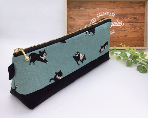 マチたっぷりのペンケース ファスナーポーチ 筆箱 ＊猫＊ハチワレねこ