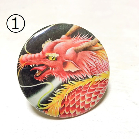 猫と龍の缶バッジ【２個セット】　　色鉛筆画　ねこ　ドラゴン 2枚目の画像
