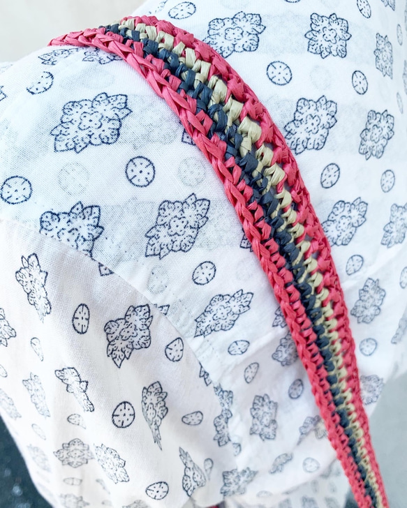 【一点限り】お花柄の網模様　カラフル　ショルダーバッグ　手編み 6枚目の画像