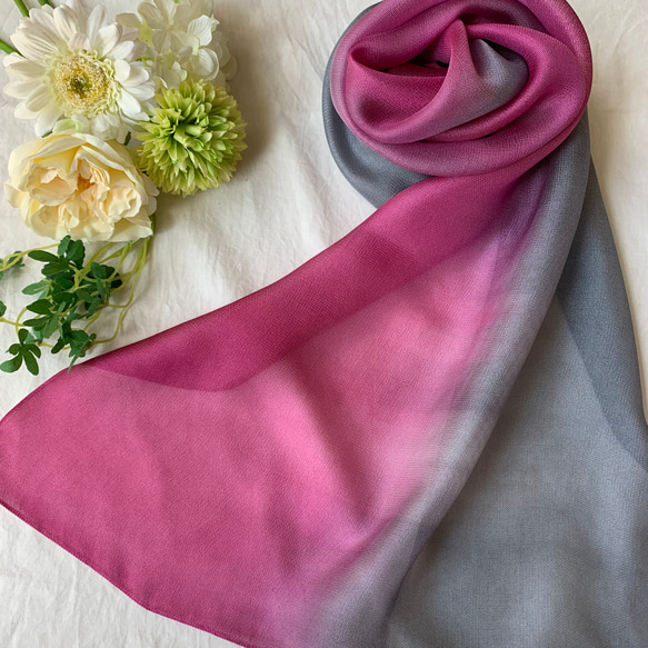 シルク100%ストール　ふんわりとしたガーゼ織シルク　手染め　ピンク×グレー 2枚目の画像