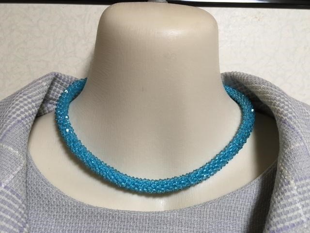 チューブクロッシェネックレス(スワロ(ライトターコイズ)・天然石(ターコイズ)・ガラスビーズ(ボタンカット))