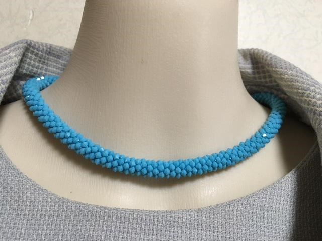 チューブクロッシェネックレス(スワロ(ターコイズ)・チェコガラス(パール)・ガラスビーズ(ボタンカット))