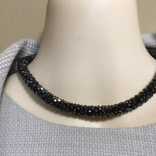 チューブクロッシェネックレス(スワロ(クリスタルバミューダブルー