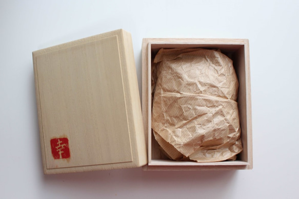 亀置物・銭亀朱肉入れ・休-1　茶色　鋳造　ブロンズ　桐箱付き　ロストワックス鋳造　 9枚目の画像