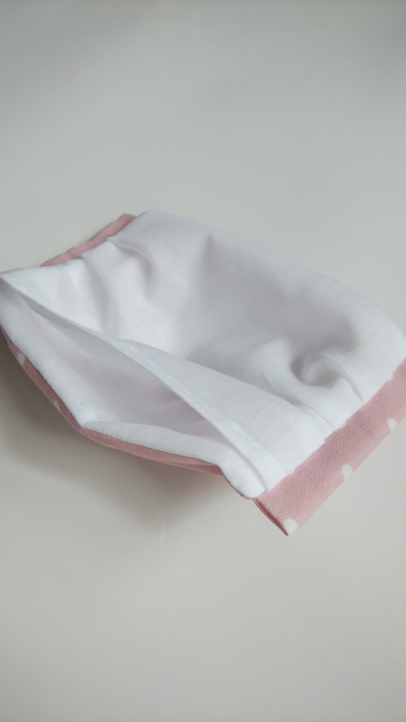 少し大きめ⭐薄手⭐ふっくらマスク　水玉ピンク　プリーツ　フィルターポケット付き　ダブルガーゼ 3枚目の画像